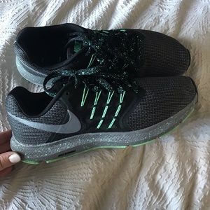 NWOT WOMENS NIKE’S 🖤